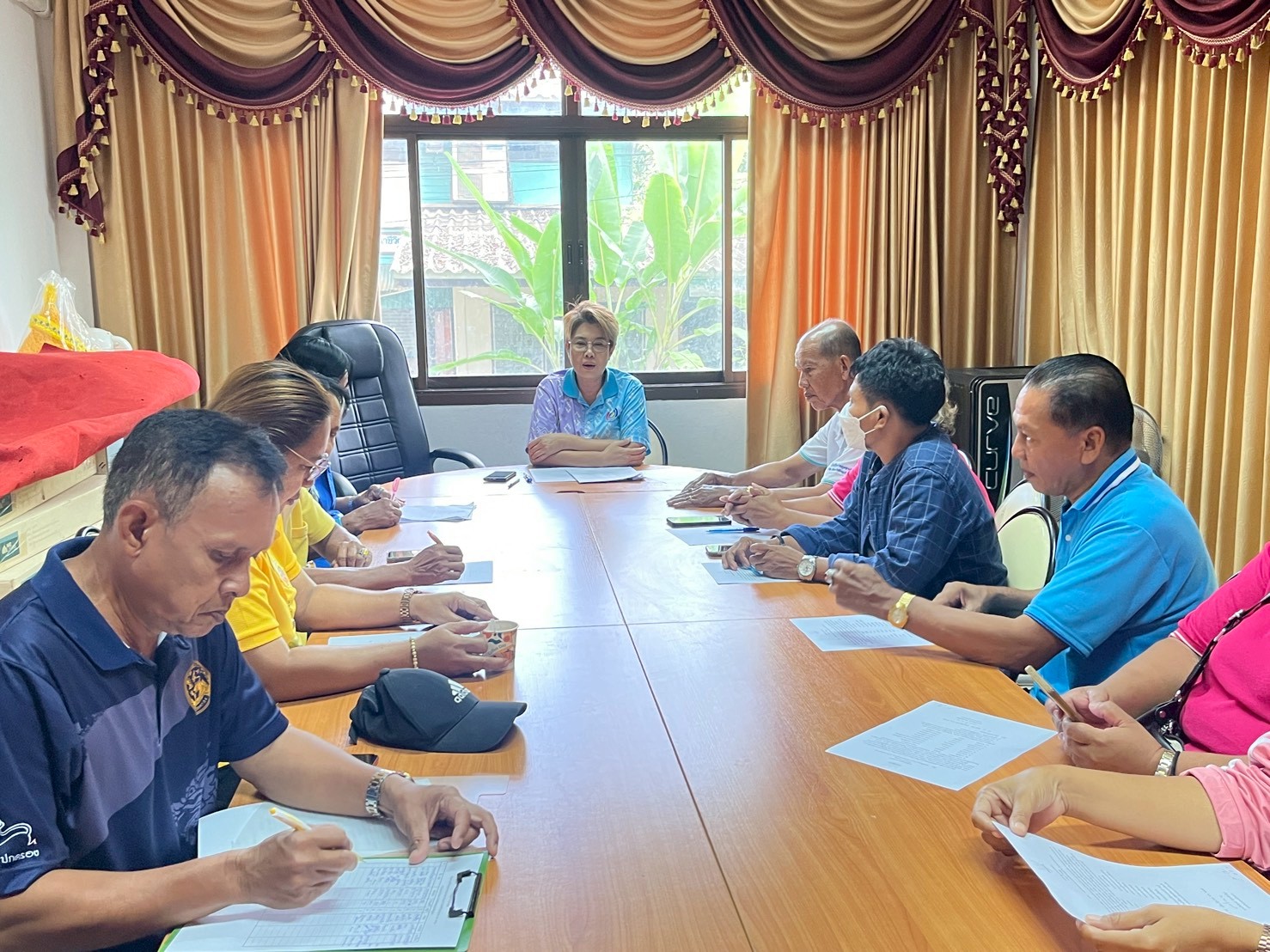 ? สพอ.ลาดบัวหลวง จัดประชุมคัดเลือกคณะกรรมการโครงการ กข.คจ. ระดับอำเภอ